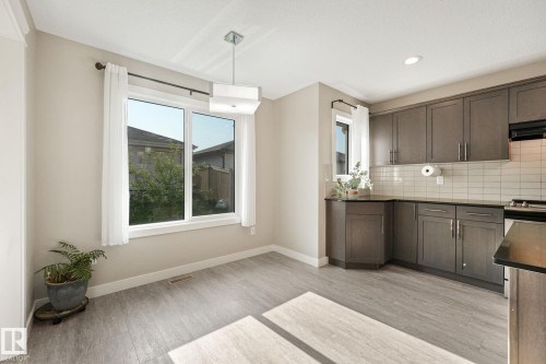 1251 163 Street Sw, Edmonton, AB - Indoor Photo Showing Kitchen