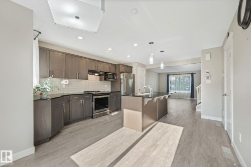 1251 163 Street Sw, Edmonton, AB - Indoor Photo Showing Kitchen With Upgraded Kitchen
