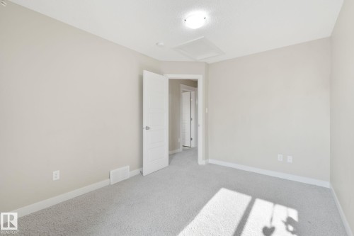 1251 163 Street Sw, Edmonton, AB - Indoor