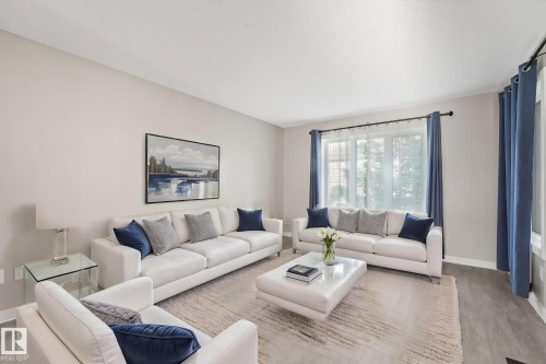 1251 163 Street Sw, Edmonton, AB - Indoor Photo Showing Living Room