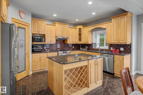 13608 160 Avenue Nw, Edmonton, AB - Indoor Photo Showing Kitchen