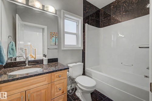 13608 160 Avenue Nw, Edmonton, AB - Indoor Photo Showing Bathroom