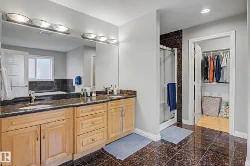 13608 160 Avenue Nw, Edmonton, AB - Indoor Photo Showing Bathroom