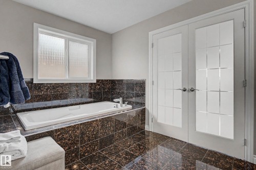 13608 160 Avenue Nw, Edmonton, AB - Indoor Photo Showing Bathroom