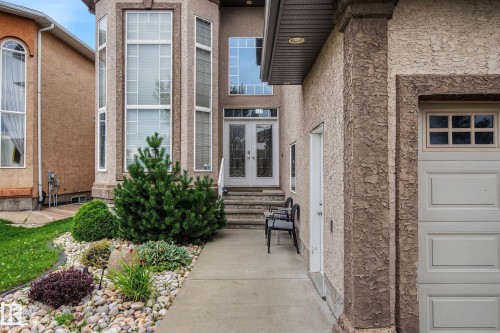 13608 160 Avenue Nw, Edmonton, AB - Outdoor
