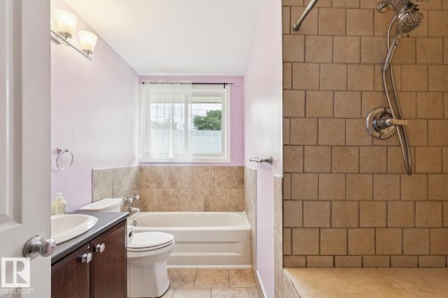10151 71 Street Nw, Edmonton, AB - Indoor Photo Showing Bathroom