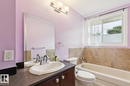 10151 71 Street Nw, Edmonton, AB - Indoor Photo Showing Bathroom