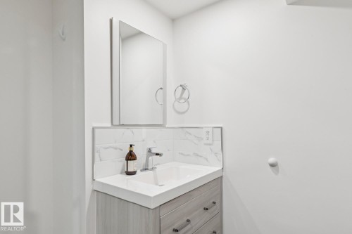 10151 71 Street Nw, Edmonton, AB - Indoor Photo Showing Bathroom