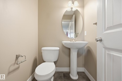 11543 11 Avenue Sw, Edmonton, AB - Indoor Photo Showing Bathroom