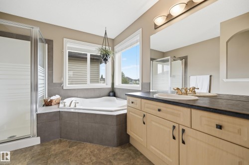 11543 11 Avenue Sw, Edmonton, AB - Indoor Photo Showing Bathroom