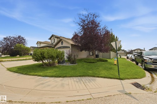 11543 11 Avenue Sw, Edmonton, AB - Outdoor