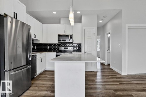 #3 2905 141 St Sw, Edmonton, AB - Indoor Photo Showing Kitchen With Stainless Steel Kitchen With Upgraded Kitchen
