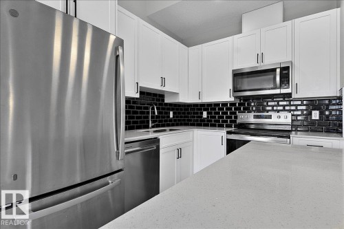 #3 2905 141 St Sw, Edmonton, AB - Indoor Photo Showing Kitchen With Stainless Steel Kitchen With Upgraded Kitchen
