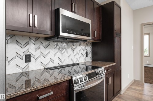 #323 320 Ambleside Link Li Sw, Edmonton, AB - Indoor Photo Showing Kitchen