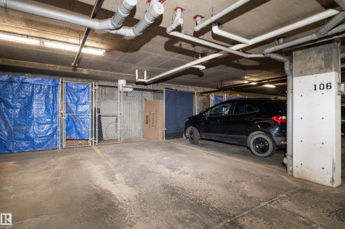 #323 320 Ambleside Link Li Sw, Edmonton, AB - Indoor Photo Showing Garage