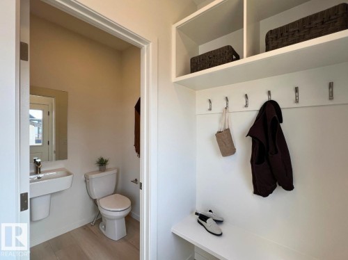 304 32 Street Sw, Edmonton, AB - Indoor Photo Showing Bathroom