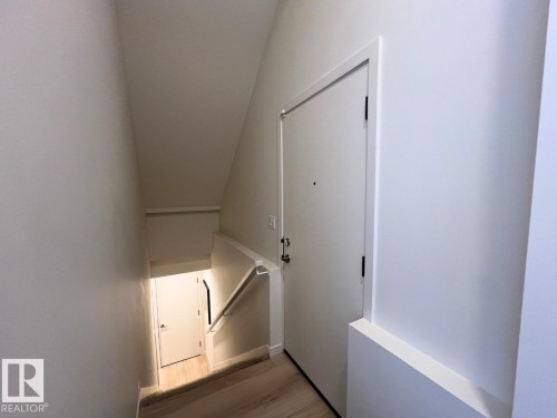 304 32 Street Sw, Edmonton, AB - Indoor Photo Showing Other Room