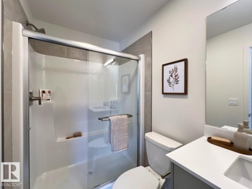 304 32 Street Sw, Edmonton, AB - Indoor Photo Showing Bathroom