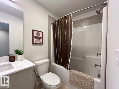 304 32 Street Sw, Edmonton, AB - Indoor Photo Showing Bathroom