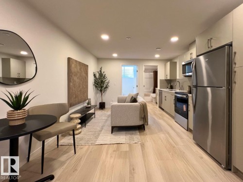 304 32 Street Sw, Edmonton, AB - Indoor Photo Showing Other Room