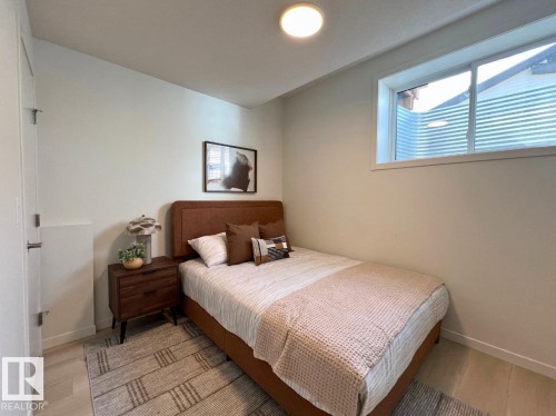 304 32 Street Sw, Edmonton, AB - Indoor Photo Showing Bedroom