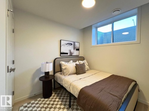 304 32 Street Sw, Edmonton, AB - Indoor Photo Showing Bedroom