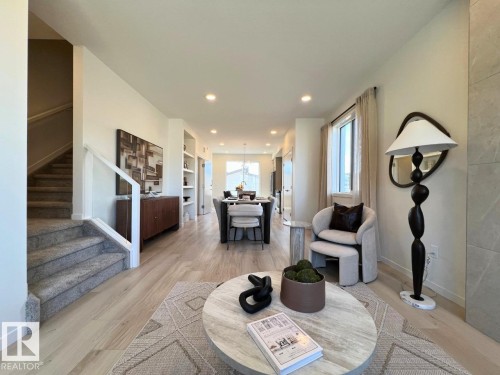 304 32 Street Sw, Edmonton, AB - Indoor Photo Showing Living Room