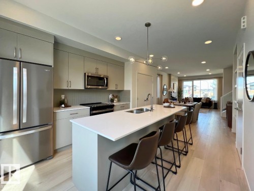 304 32 Street Sw, Edmonton, AB - Indoor Photo Showing Kitchen With Double Sink With Upgraded Kitchen