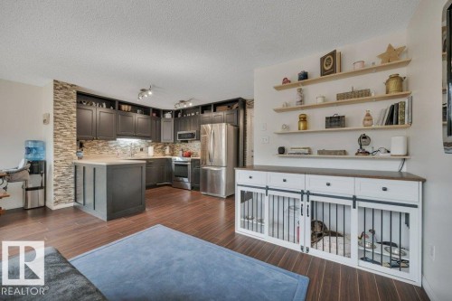 #34 2004 Grantham Ct Nw, Edmonton, AB - Indoor Photo Showing Kitchen With Upgraded Kitchen