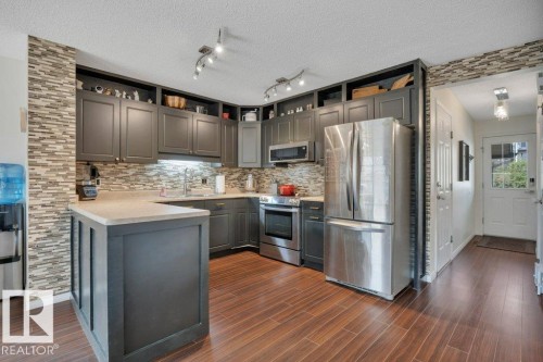 #34 2004 Grantham Ct Nw, Edmonton, AB - Indoor Photo Showing Kitchen With Upgraded Kitchen