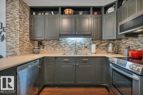 #34 2004 Grantham Ct Nw, Edmonton, AB - Indoor Photo Showing Kitchen With Double Sink