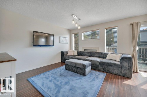 #34 2004 Grantham Ct Nw, Edmonton, AB - Indoor Photo Showing Living Room