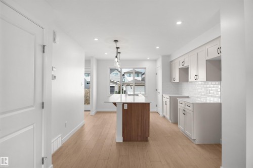 548 Ashgrove Circle, Leduc, AB - Indoor Photo Showing Kitchen