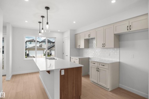 548 Ashgrove Circle, Leduc, AB - Indoor Photo Showing Kitchen With Upgraded Kitchen