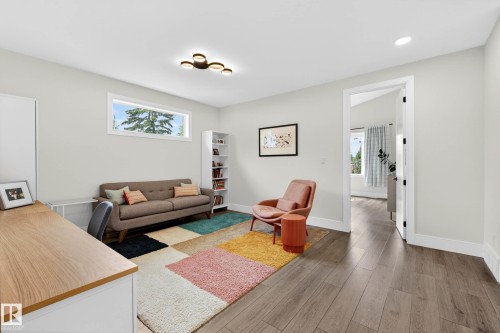 11743 83 Avenue Nw, Edmonton, AB - Indoor Photo Showing Living Room