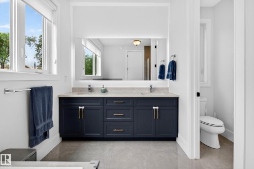 11743 83 Avenue Nw, Edmonton, AB - Indoor Photo Showing Bathroom