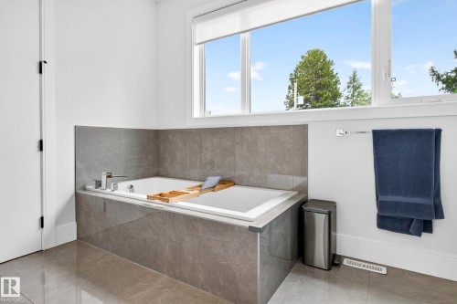 11743 83 Avenue Nw, Edmonton, AB - Indoor