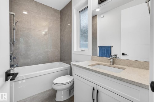 11743 83 Avenue Nw, Edmonton, AB - Indoor Photo Showing Bathroom