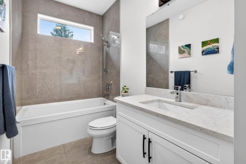 11743 83 Avenue Nw, Edmonton, AB - Indoor Photo Showing Bathroom