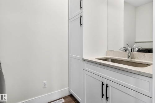 11743 83 Avenue Nw, Edmonton, AB - Indoor