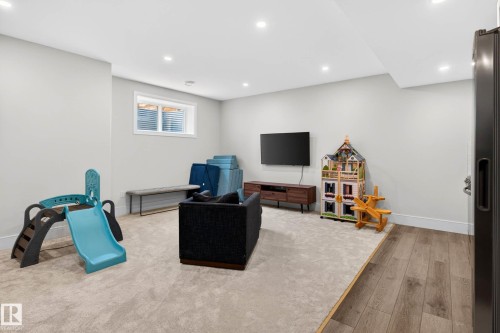 11743 83 Avenue Nw, Edmonton, AB - Indoor