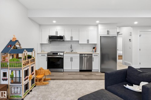 11743 83 Avenue Nw, Edmonton, AB - Indoor Photo Showing Kitchen