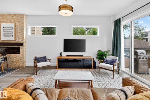 11743 83 Avenue Nw, Edmonton, AB - Indoor Photo Showing Living Room