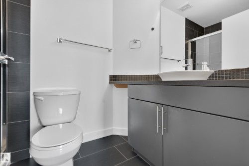 #413 10611 117 St Nw, Edmonton, AB - Indoor Photo Showing Bathroom