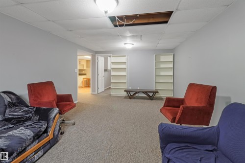 1055 Jones Crescent Nw, Edmonton, AB - Indoor