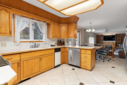 120 Northlake Lane, Wetaskiwin, AB - Indoor Photo Showing Kitchen