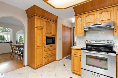 120 Northlake Lane, Wetaskiwin, AB - Indoor Photo Showing Kitchen