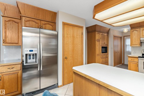 120 Northlake Lane, Wetaskiwin, AB - Indoor Photo Showing Kitchen