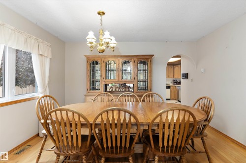 120 Northlake Lane, Wetaskiwin, AB - Indoor Photo Showing Dining Room