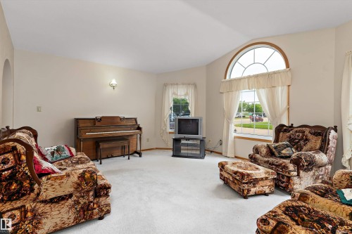 120 Northlake Lane, Wetaskiwin, AB - Indoor Photo Showing Living Room